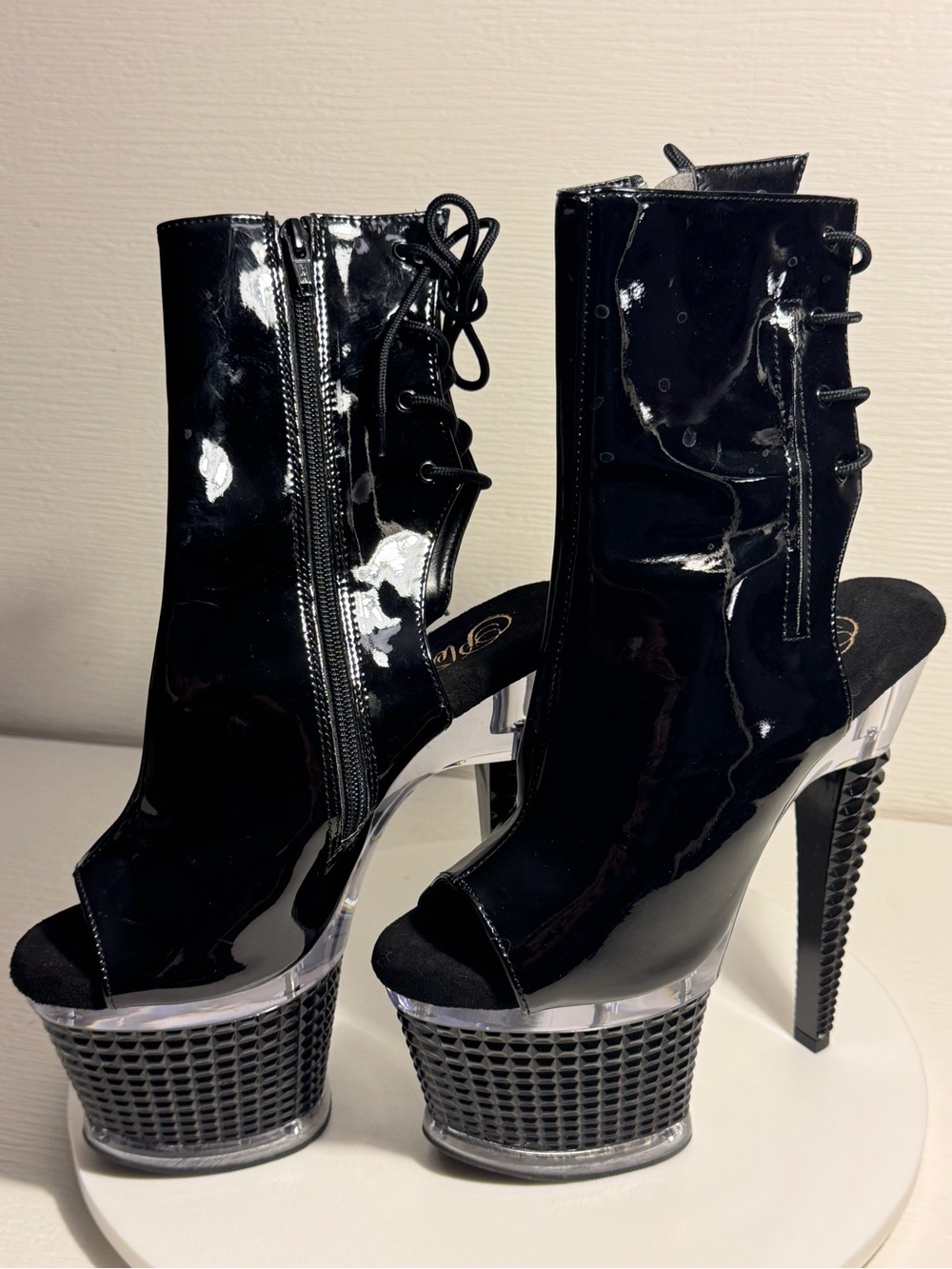 US 6 Black Patent Peep-Toe Platform Heeled Booties - Picture 3 of 7